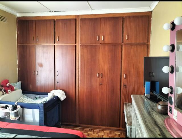 3 BEDROOM FREESTANDING FOR SALE IN BISLEY